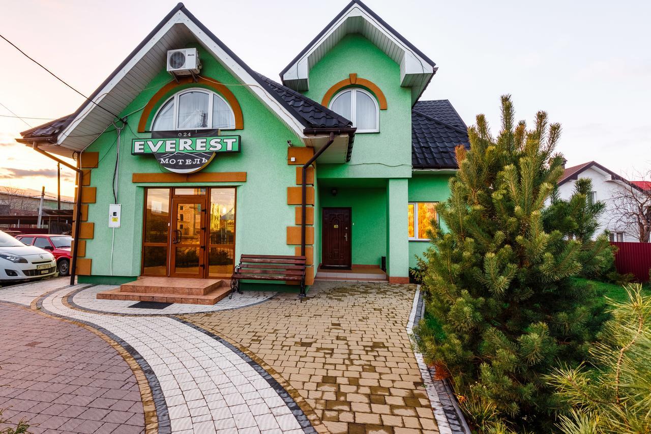 珠峰酒店 伊万诺-弗兰科夫斯克 外观 照片